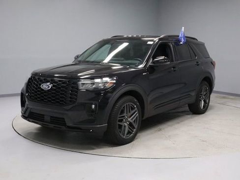 Used 2025 Ford Explorer ST-Line w/ ST-Line Street Pack image 7