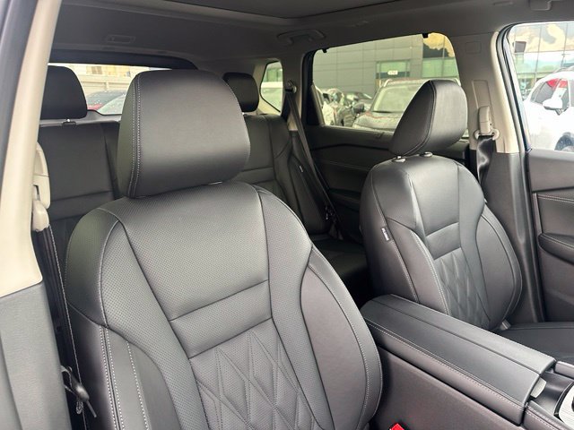 Used 2026 Nissan Rogue Platinum w/ Platinum Premium Package AWD/4WD image 16