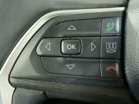 Used 2024 Jeep Grand Cherokee L Laredo image 30