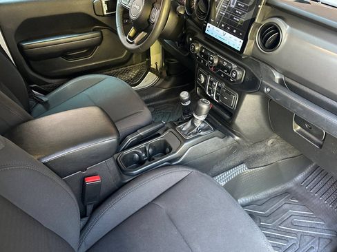 Used 2023 Jeep Gladiator Sport AWD/4WD image 15