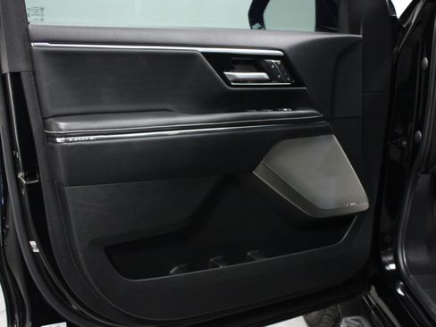 Used 2025 GMC Sierra EV Denali AWD/4WD image 11