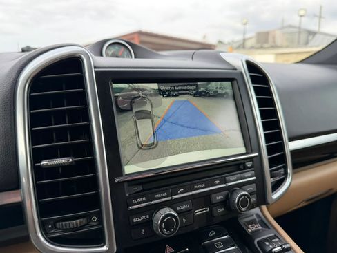 Used 2016 Porsche Cayenne Sport Utility 4D image 15