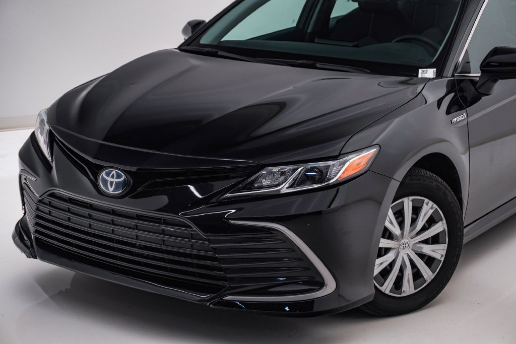 Used 2021 Toyota Camry LE FWD image 4
