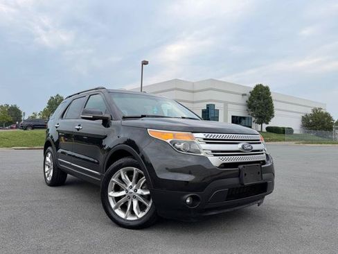 Used 2014 Ford Explorer XLT w/ Equipment Group 202A AWD/4WD image 2