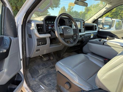 Used 2024 Ford F250 XL AWD/4WD image 5