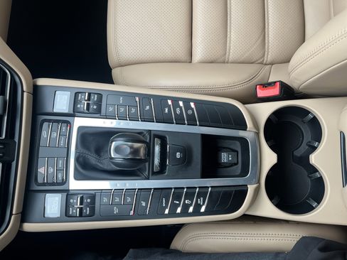 Used 2020 Porsche Macan Turbo image 37