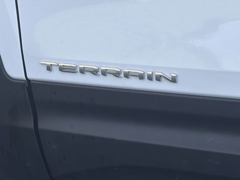 Used 2024 GMC Terrain SLE image 30