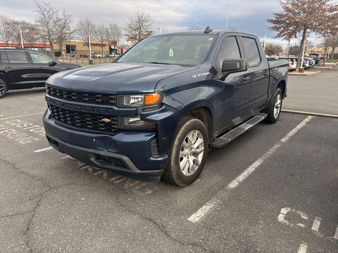 Used 2020 Chevrolet Silverado 1500 Custom w/ Custom Value Package image 3