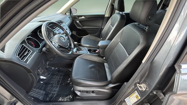 Used 2020 Volkswagen Tiguan SE w/ Panoramic Sunroof Package FWD image 18