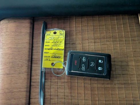 Used 2024 Jeep Grand Wagoneer Series III image 35