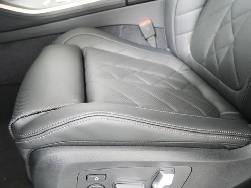 Used 2026 BMW X5 xDrive40i w/ M Sport Package image 9