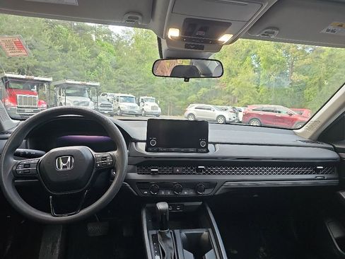 Used 2024 Honda Accord EX image 11