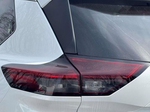 Used 2025 Nissan Rogue SV image 7