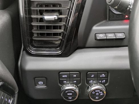 Used 2024 GMC Sierra 2500 AT4 w/ AT4 Premium Plus Package AWD/4WD image 27