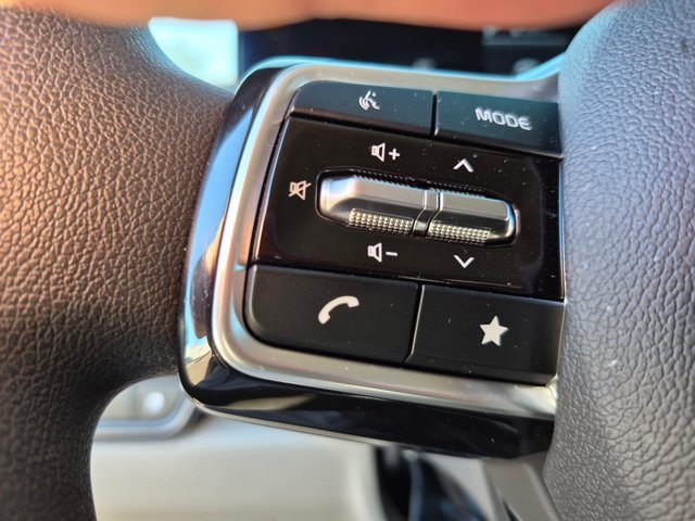 Used 2026 Kia Carnival LX FWD image 13