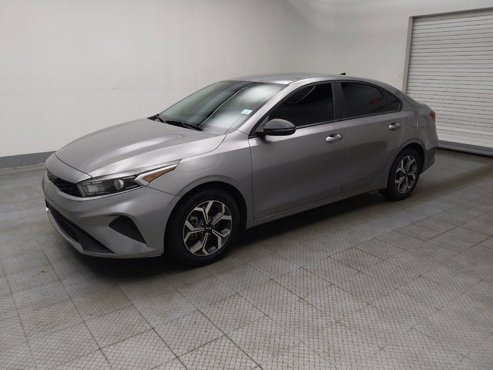 Used 2024 Kia Forte LXS w/ LXS Technology Package FWD image 2