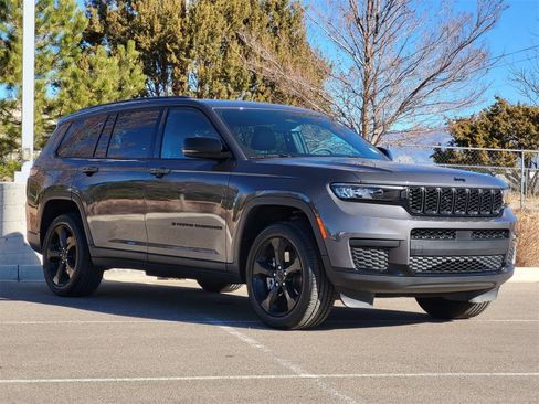 Used 2023 Jeep Grand Cherokee L Laredo image 3
