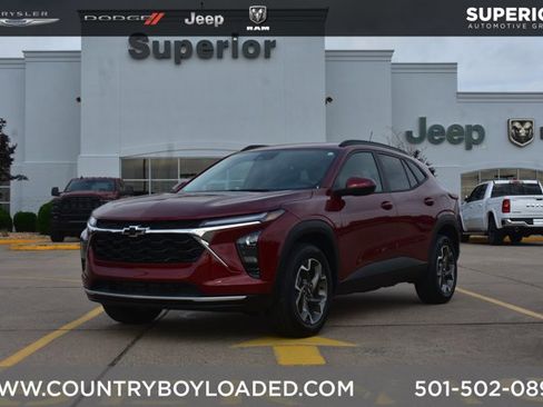 Used 2025 Chevrolet Trax LT w/ Driver Confidence Package FWD image 1