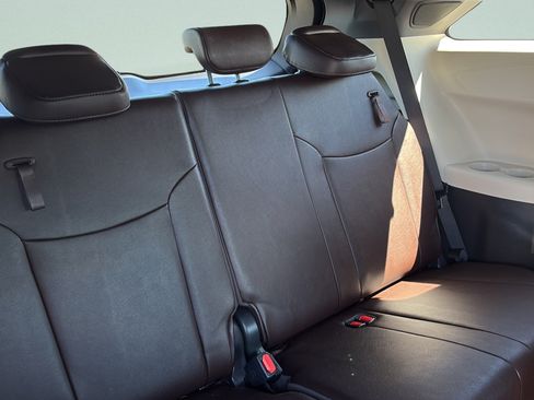 Used 2022 Toyota Sienna Platinum AWD/4WD image 15