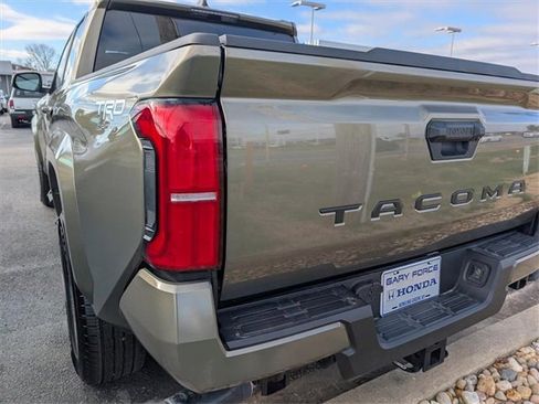 Used 2025 Toyota Tacoma TRD Sport image 20