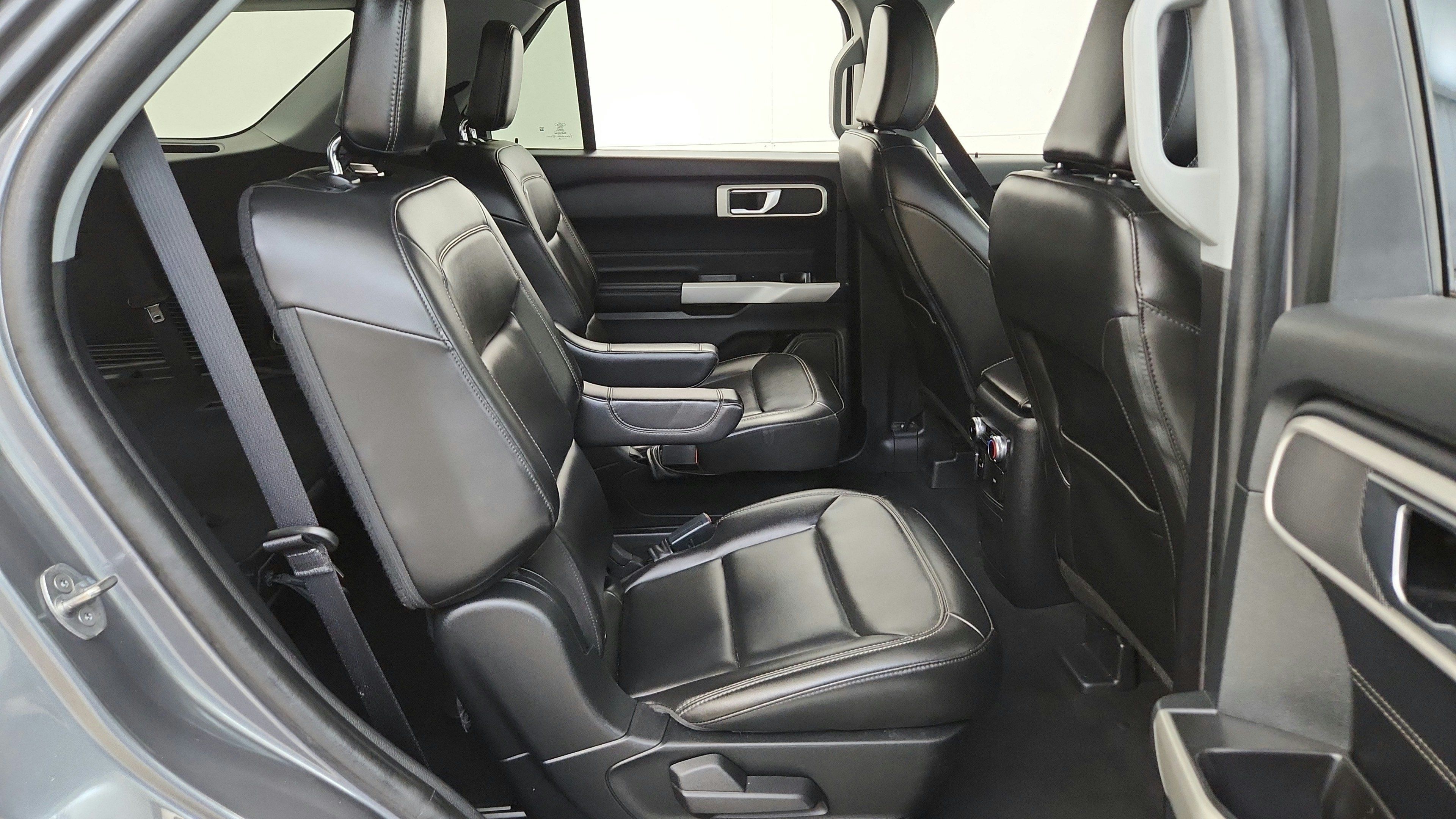Used 2022 Ford Explorer XLT w/ Equipment Group 202A AWD/4WD image 28