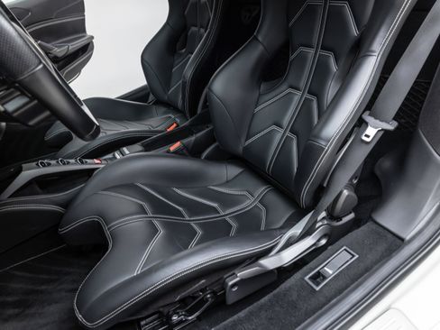 Used 2017 Ferrari 488 GTB image 90