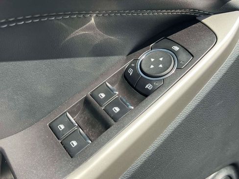 Used 2023 Ford Explorer XLT w/ Equipment Group 202A AWD/4WD image 17