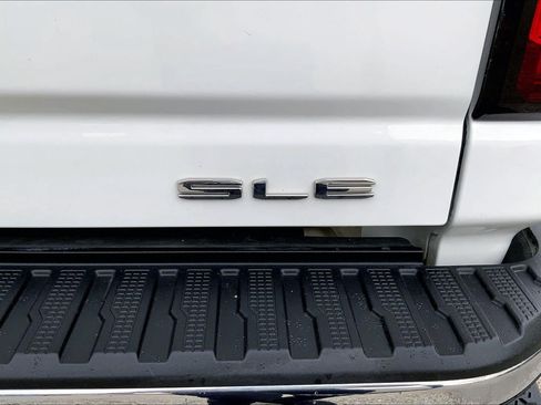 Used 2024 GMC Sierra 2500 SLE w/ SLE Value Package; AWD/4WD image 8
