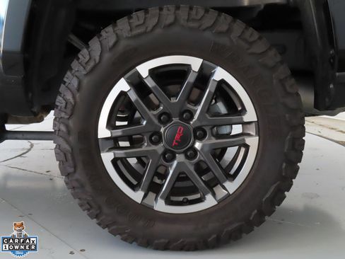 Used 2025 Toyota Tacoma TRD Sport AWD/4WD image 28