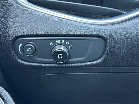 Used 2019 Chevrolet Malibu Hybrid w/ Leather Package image 29