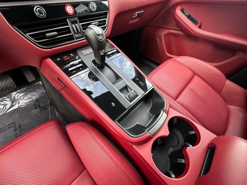 Certified 2024 Porsche Macan image 29