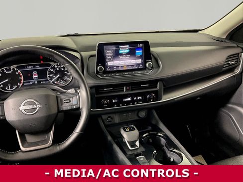Certified 2025 Nissan Rogue SV FWD image 9