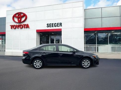 Used 2025 Toyota Corolla LE FWD image 2