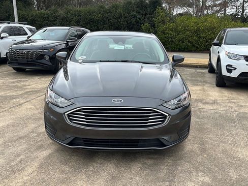 Used 2019 Ford Fusion SE image 2