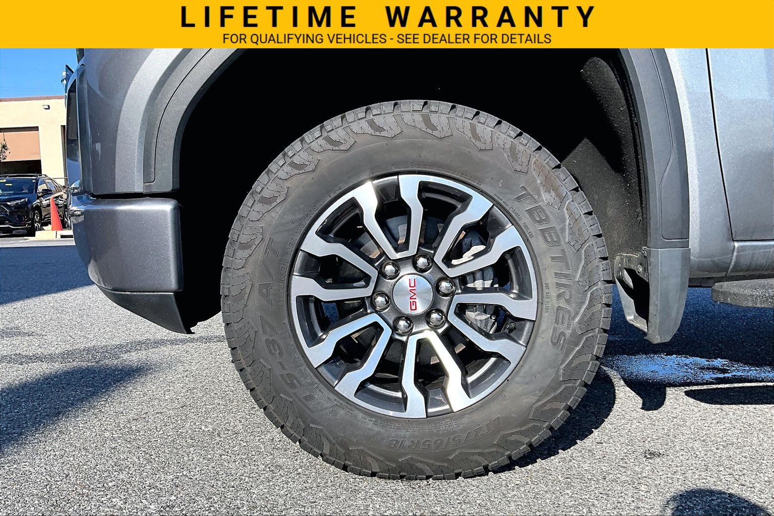Certified 2022 GMC Sierra 1500 AT4 w/ AT4 Carbonpro Edition AWD/4WD image 9
