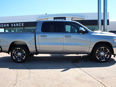 Used 2024 RAM 1500 Laramie AWD/4WD image 9