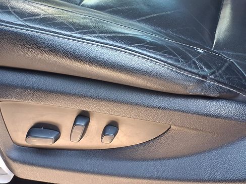 Used 2019 Chevrolet Suburban LT w/ Luxury Package image 4