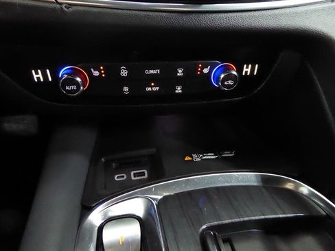 Used 2023 Buick Enclave Essence w/ Sport Touring Edition image 17