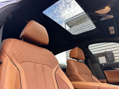 Used 2019 BMW 750i w/ M Sport Package image 18