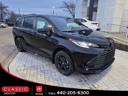 New 2026 Toyota Sienna XLE Woodland Edition image 2