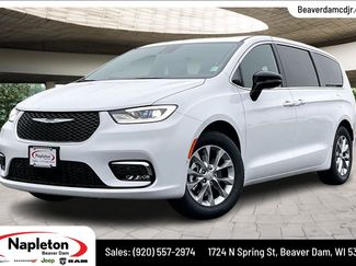 New 2026 Chrysler Pacifica Limited w/ Trailer Tow Group FWD video 1