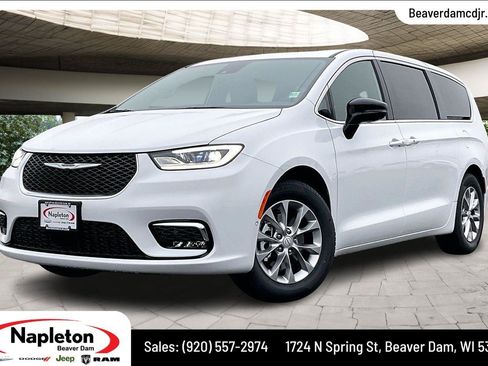 New 2026 Chrysler Pacifica Limited w/ Trailer Tow Group FWD image 1