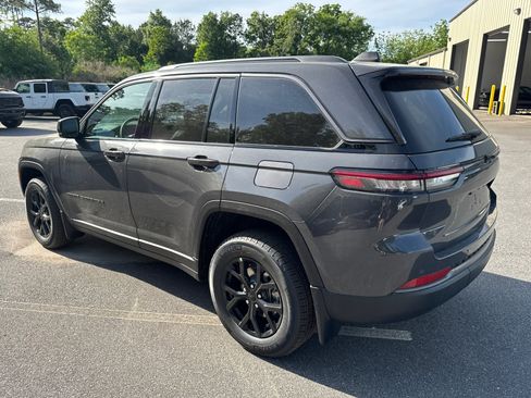 New 2026 Jeep Grand Cherokee Altitude RWD image 7