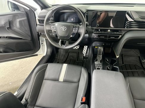 Used 2026 Toyota Camry SE FWD image 19