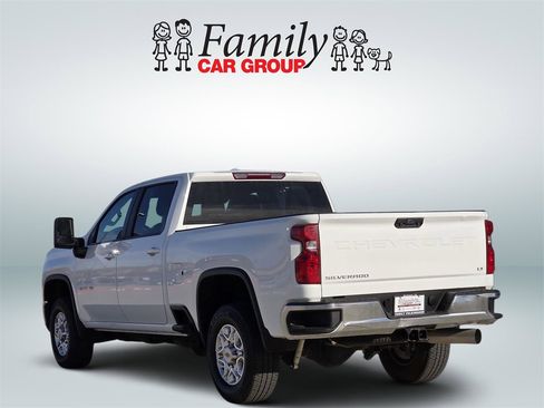 Used 2024 Chevrolet Silverado 2500 LT image 3