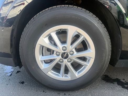 Used 2024 Kia Carnival LX FWD image 9