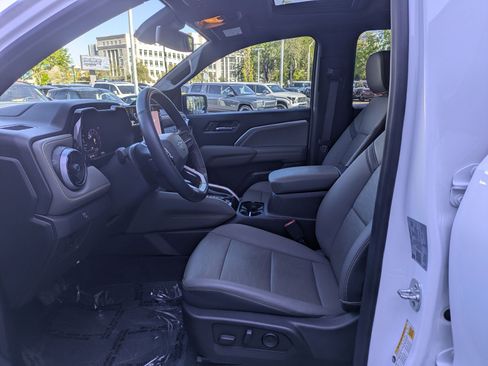 Used 2024 Chevrolet Colorado ZR2 w/ ZR2 Convenience Package III AWD/4WD image 27