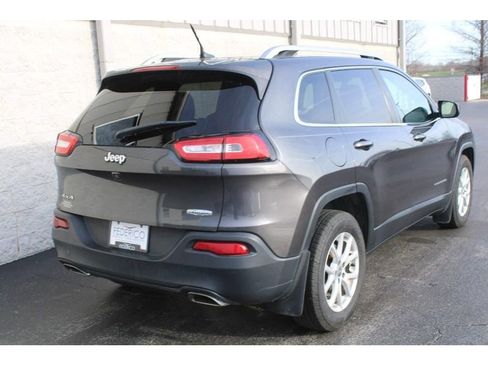 Used 2016 Jeep Cherokee Latitude w/ Cold Weather Group image 3