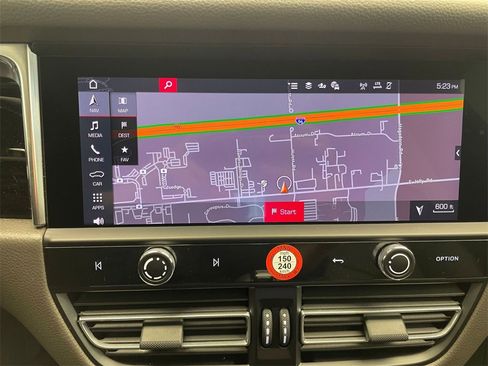 Used 2025 Porsche Macan image 13