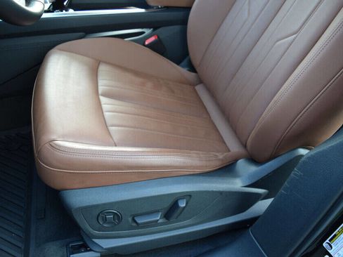 Used 2022 Audi e-tron Premium image 42